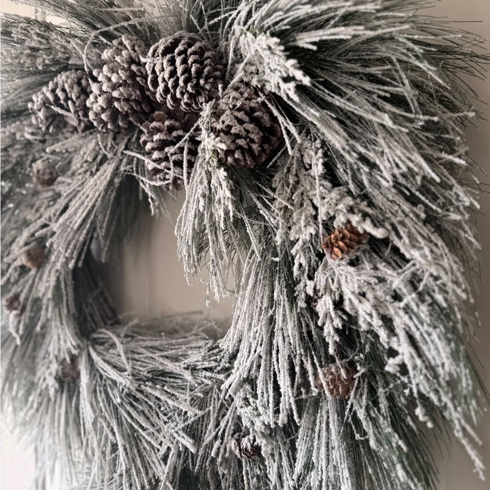 NWT Von Maur Elegant Frosted Pinecone Holiday Wreath